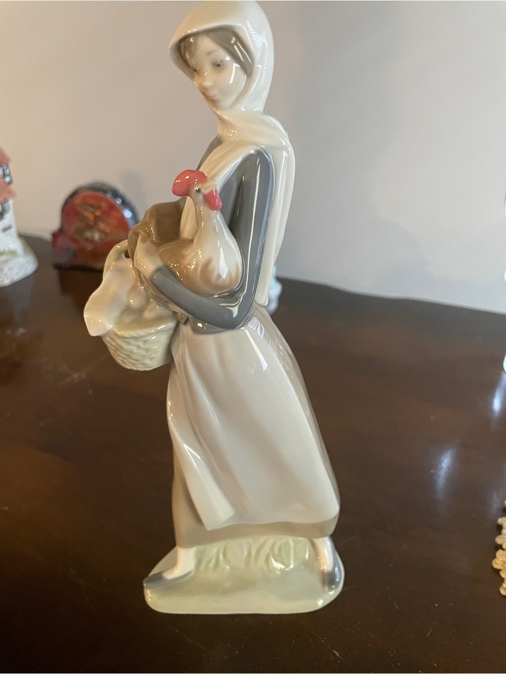Lladro figurine, 9" tall, by 4, by 2.
$55.00